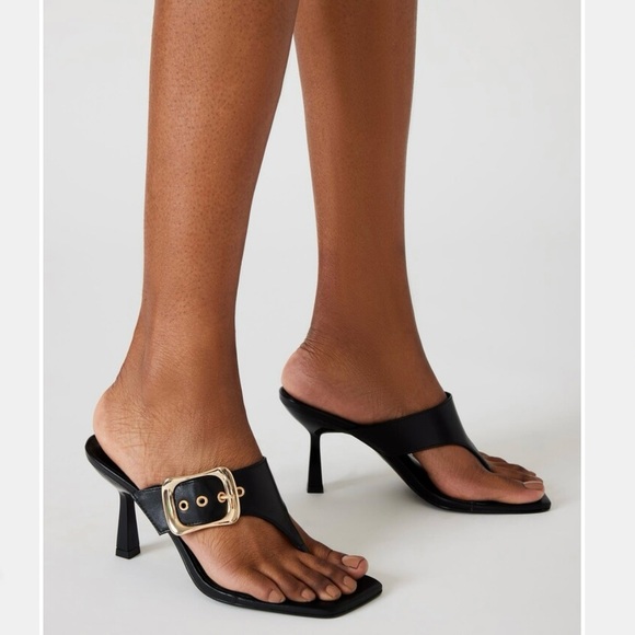 Steve Madden Shoes - Steve Madden Black Faux Leather Thong Adjustable Y2K Glam Heels Sandals Size 7M